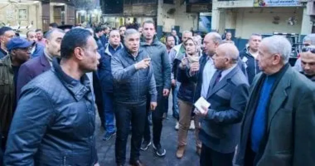 محافظ الإسكندرية فى جولة بوكالة الخضار: التروسيكل ده من غير نمر ليه