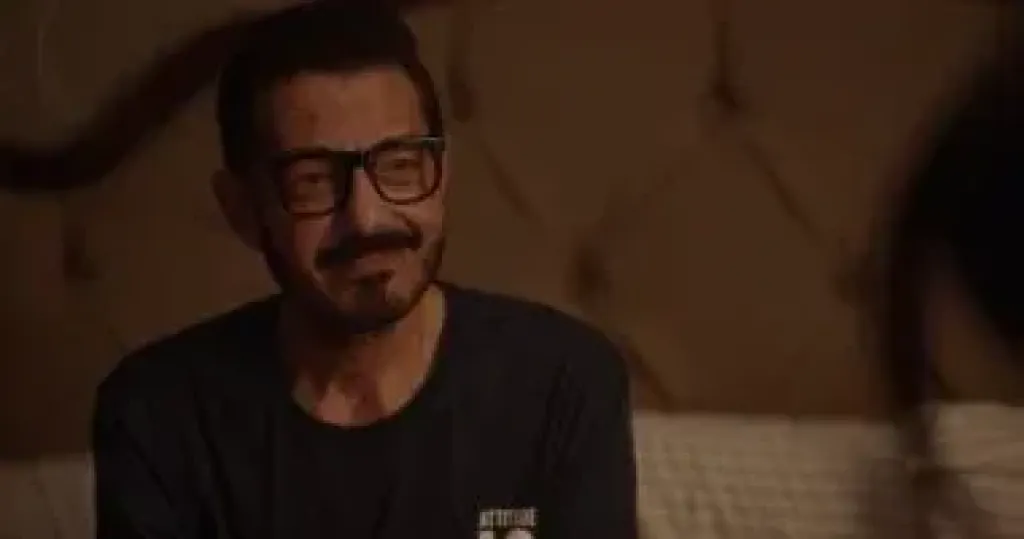 لعبة وقلبت بجد الحلقة 1.. ابن أحمد زاهر فى ورطة بسبب نسيانه هاتفه داخل الحمّام