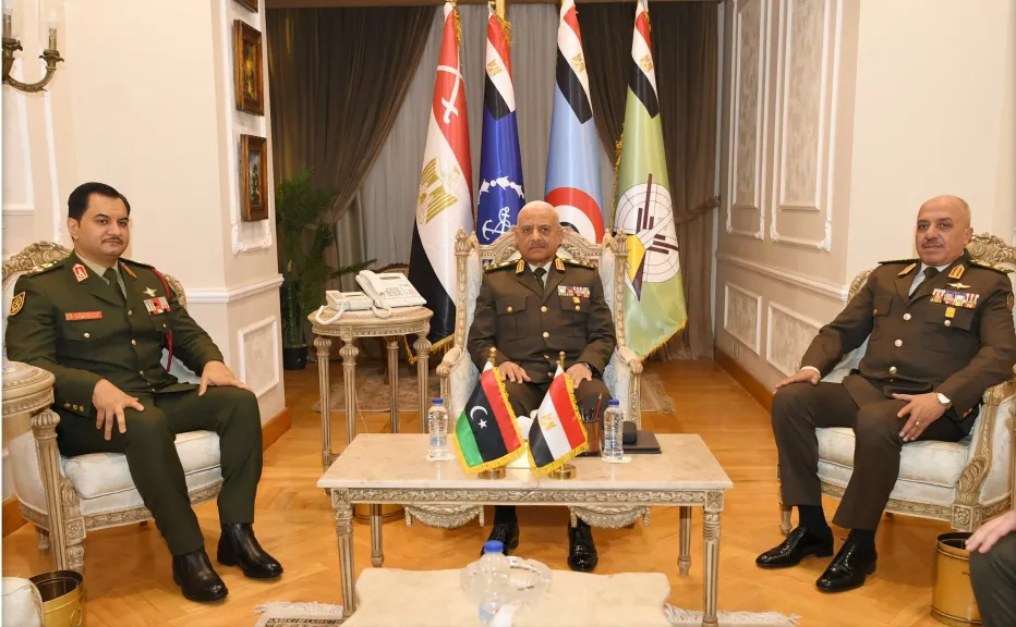 وزير الدفاع ورئيس الأركان يلتقيان نائب القائد العام للجيش الوطنى الليبى |صور