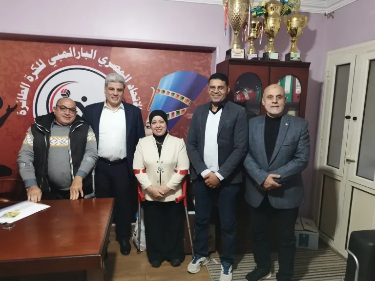 عمومية الطائرة البارالمبية توافق بالاجماع على اللائحة وتكريم الأسطورة فاطمة عمر