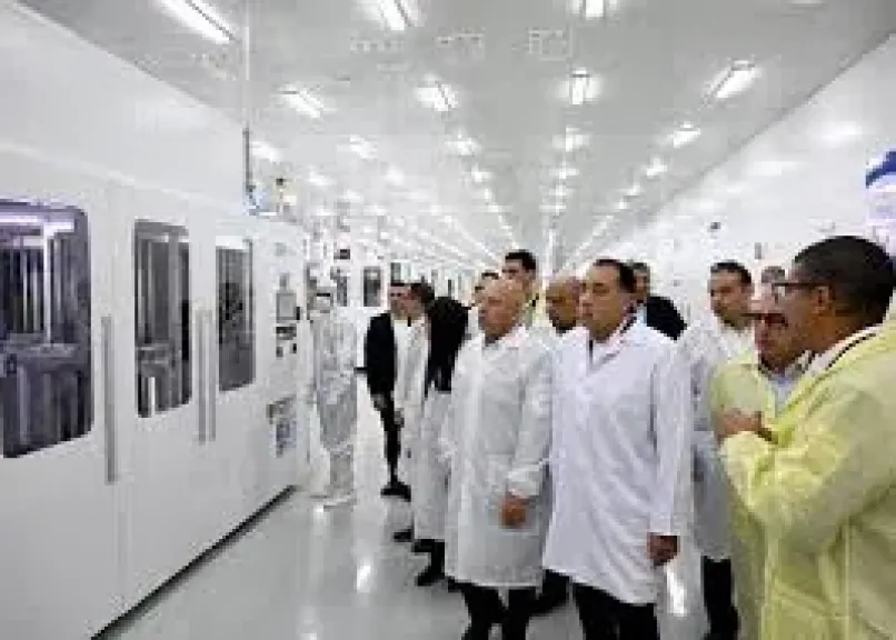 رئيس الوزراء يفتتح مجمع مصانع ”إيليت سولار” لتكنولوجيا الطاقة الشمسية