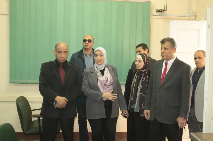 نائب رئيس جامعة أسيوط يتفقد مركزي تعليم اللغة الإنجليزية والفرنسية
