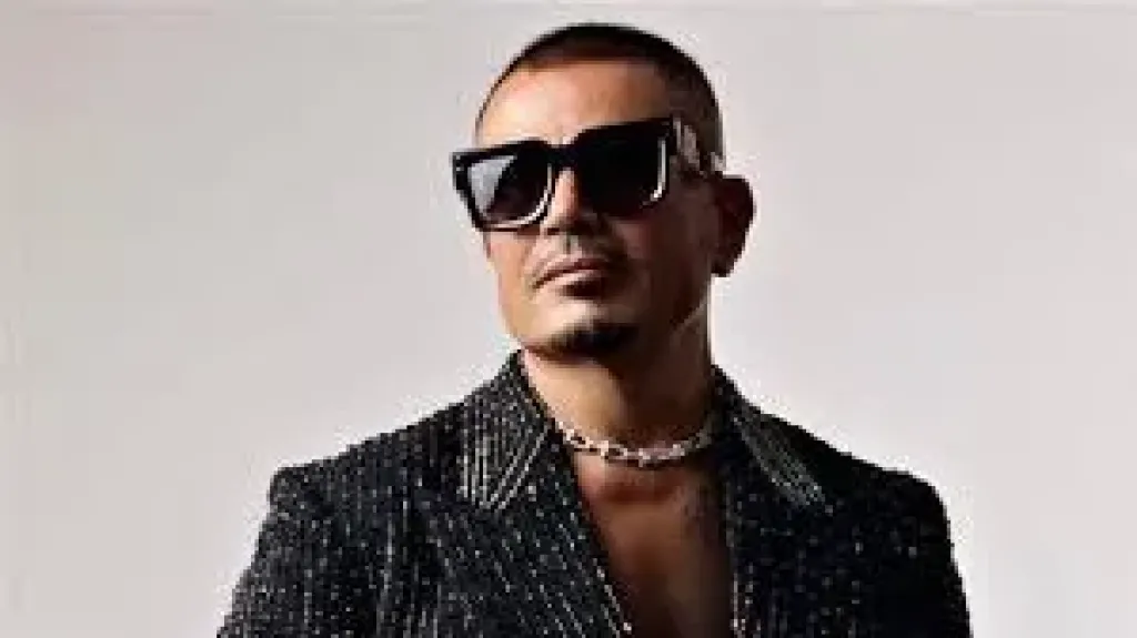 نفاد تذاكر فئة الـ 2500 جنيه لحفل عمرو دياب بالقاهرة الجديدة