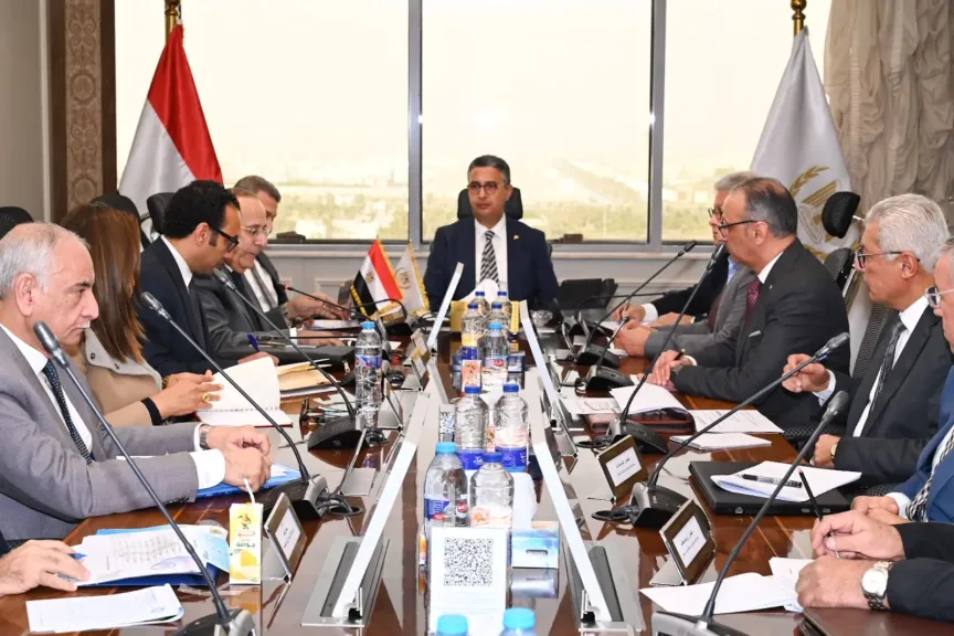 وزير التموين يجتمع برؤساء مجالس إدارات شركات الزيوت لمتابعة الاستعدادات لشهر رمضان