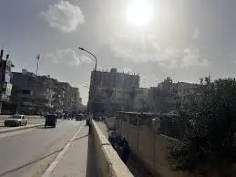 رياح محملة بالأتربة، موجة طقس سيئ تضرب البحيرة