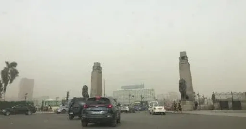 وزارة الداخلية توجه إرشادات عاجلة لقائدي السيارات بالتزامن مع العواصف الترابية