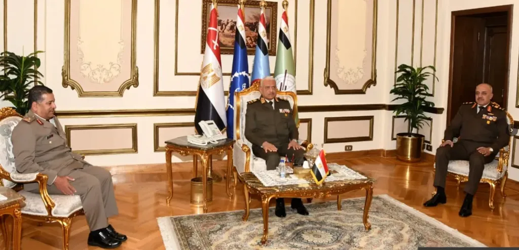 وزير الدفاع يلتقى وفد من الإتحاد العربى للرياضة العسكرية |صور