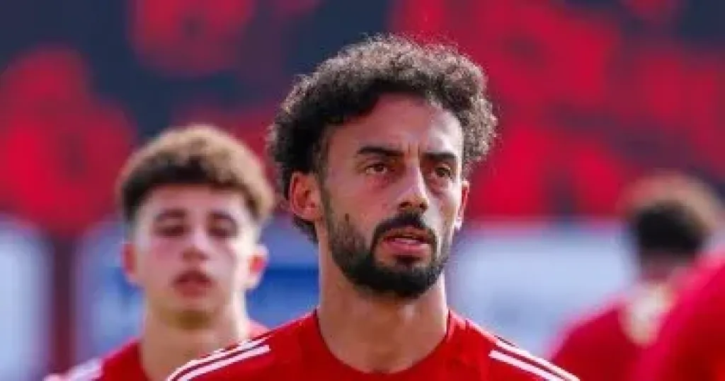 عبد القادر وعمر كمال يشاركان فى تدريبات الأهلى الجماعية تدريجيًّا