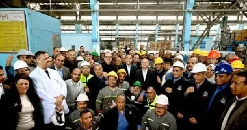 رئيس الوزراء يتفقد خط الإنتاج الجديد لـ السلك بشركة مصر للألومنيوم