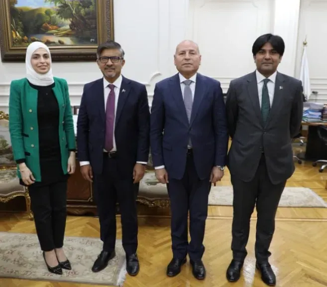 محافظ القاهرة يلتقى بسفير باكستان بالقاهرة لتعزيز سبل التعاون بين الجانبين