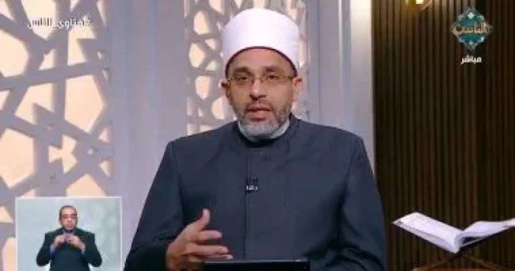 ما حكم الصلاة بالحذاء؟ وهل يجوز توزيع التركة في حياة الإنسان؟.. أمين الفتوى يجيب