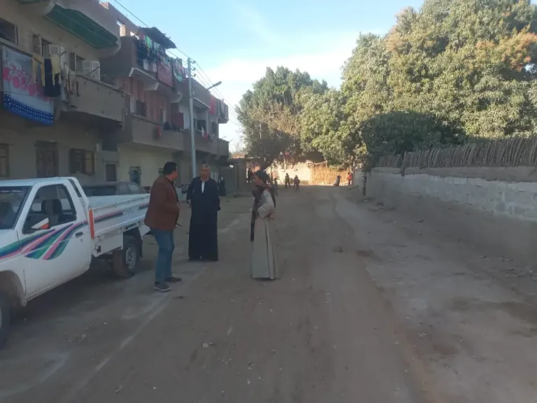 محافظ أسيوط: استمرار حملات تمهيد الشوارع غير المرصوفة ومتابعة أعمال