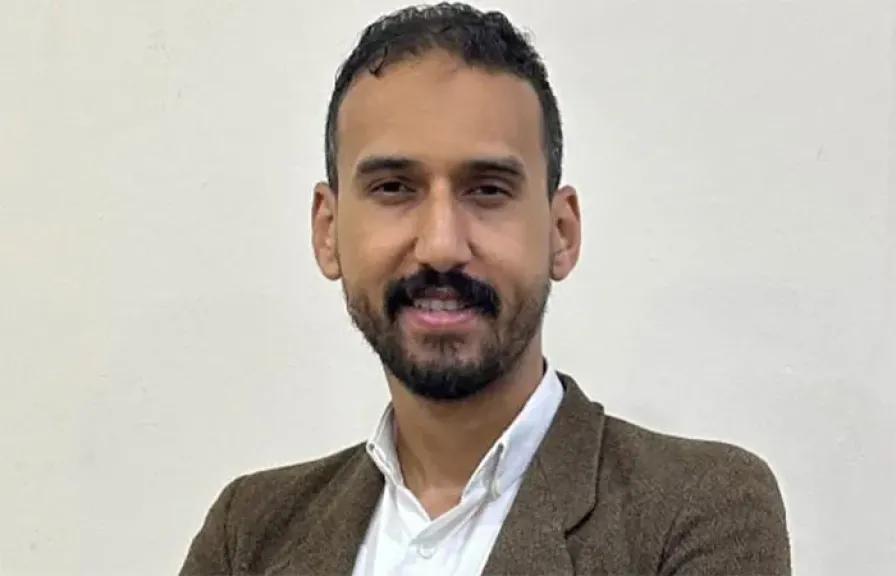 «تروما الصحافة الاقتصادية».. كيف تصنع الأزمات المالية صدمة نفسية خفية داخل غرف الأخبار؟