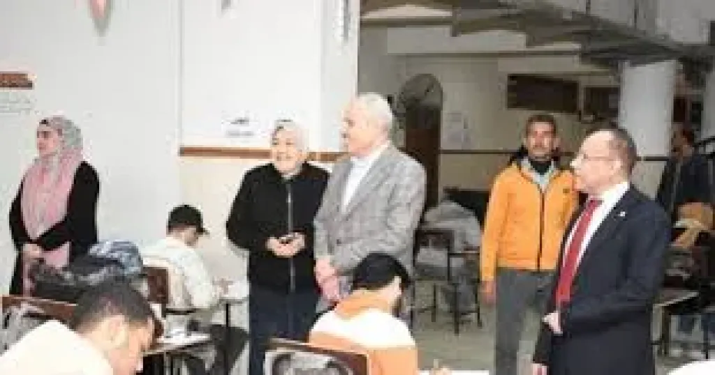 رئيس جامعة قناة السويس يتفقد لجان امتحانات كلية العلوم