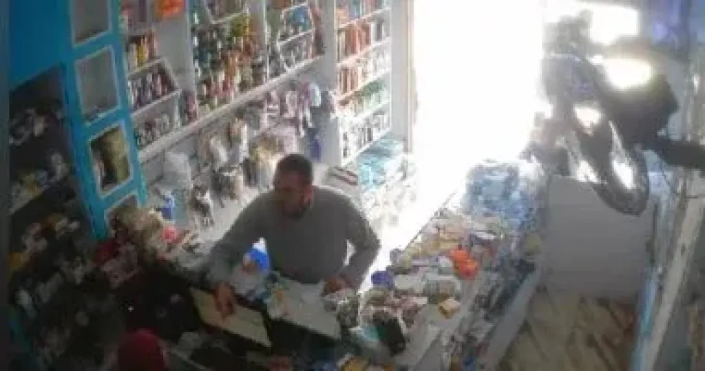 الأمن يفحص فيديو تعدى شخص على فتاة داخل صيدلية فى الغربية