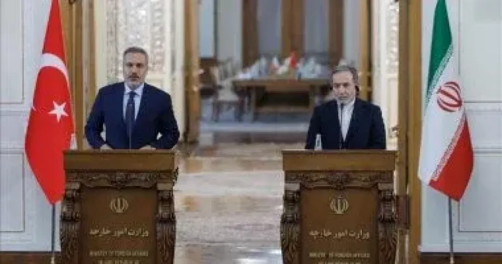 وزيرا خارجية تركيا وإيران يبحثان آخر التطورات في طهران خلال اتصال هاتفي