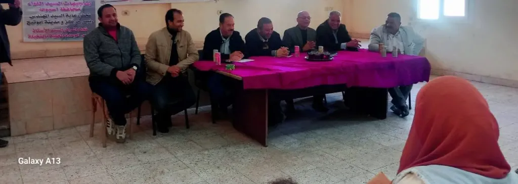 محافظ أسيوط يشدد على أهمية رفع الوعي المجتمعي .. وقافلة إعلامية لتعليم