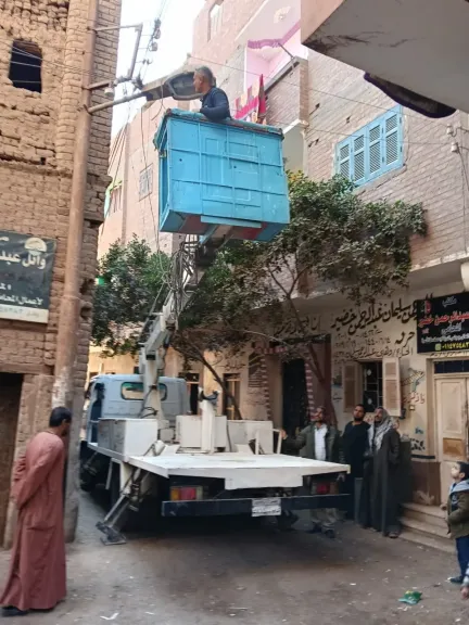 محافظ أسيوط: صيانة وتركيب كشافات كهرباء لرفع كفاءة منظومة الإنارة