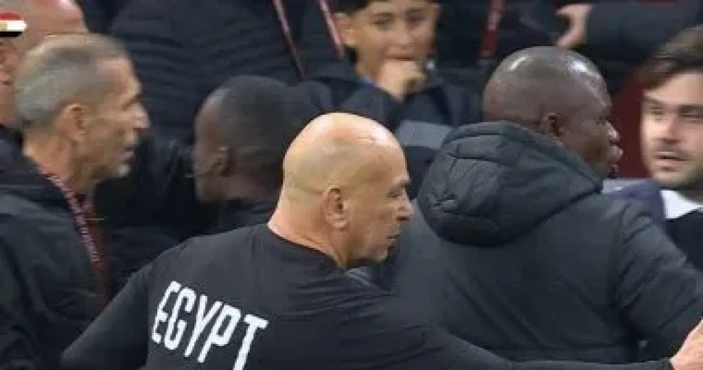 حسام حسن يتدخل لفض اشتباك بين مدرب السنغال وجهاز منتخب مصر