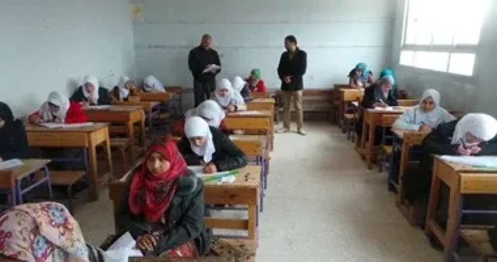 استبعاد مدير مدرسة سرب الامتحان لطالبة فى مدرسة بطوخ لحين انتهاء التحقيقات