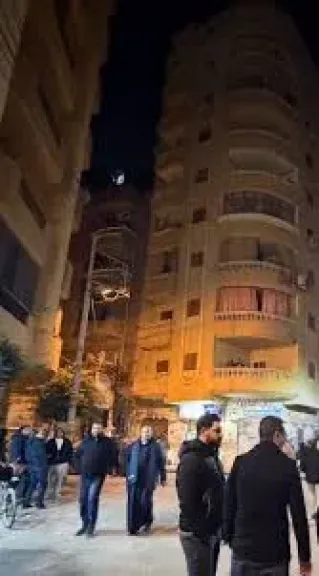 بعد ظهور شروخ وتصدعات خطرة، إخلاء برجين سكنيين بشكل عاجل في دمنهور
