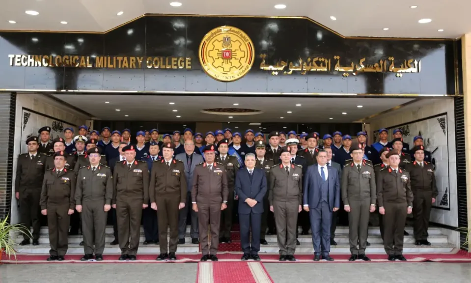 الكلية العسكرية التكنولوجية تحتفل بتخريج الدورة التدريبية الأولى لطلبة ”التدريب المهنى” التابع لهيئة قناة السويس|صور