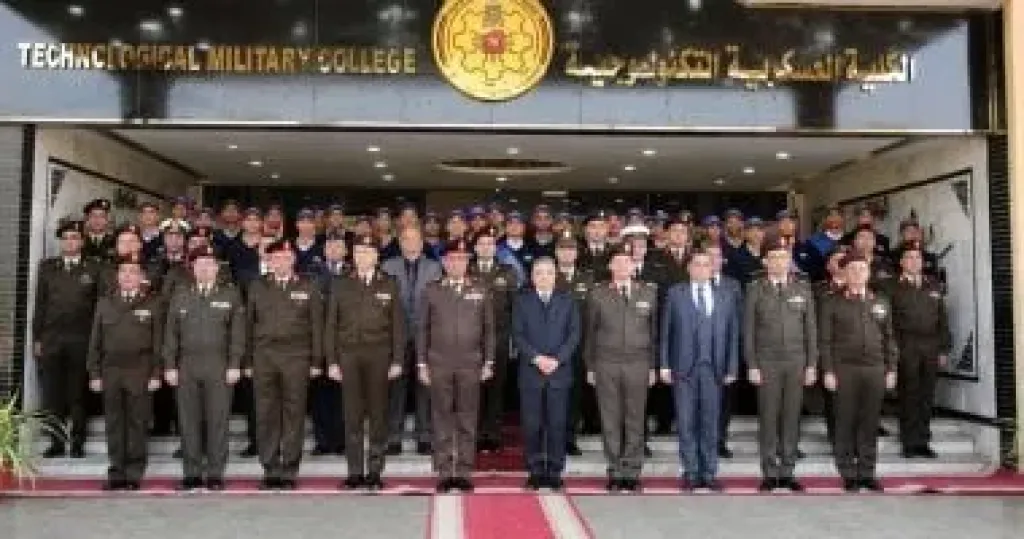 الكلية العسكرية التكنولوجية تحتفل بتخريج الدورة التدريبية الأولى لطلبة ”التدريب المهنى” التابع لهيئة قناة السويس