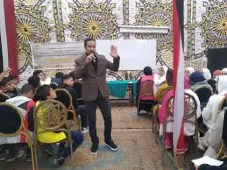 وكيل التعليم بالفيوم يتابع قوافل المراجعات المجانية للطلاب