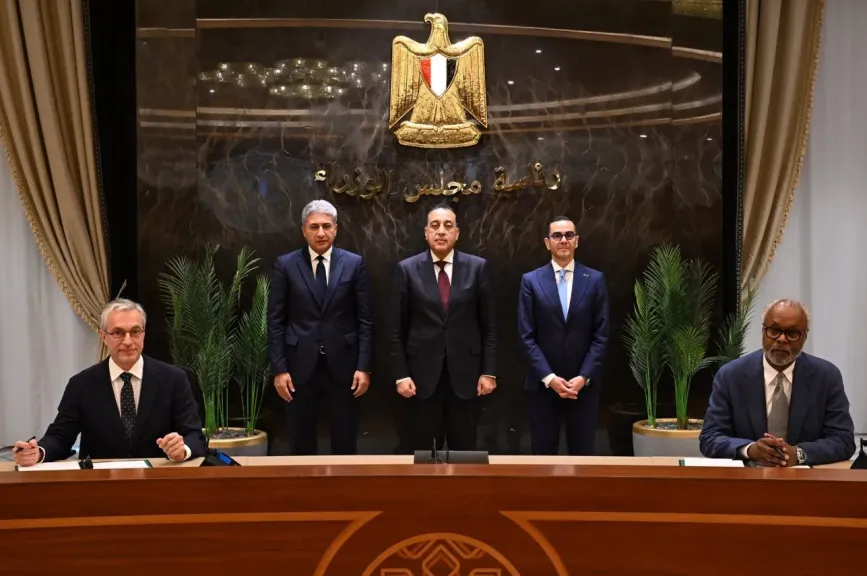 رئيس الوزراء يشهد توقيع اتفاقية مشروع ”ريكسوس وريكسوس ليفينج – مركز التجارة العالمي بالقاهرة”