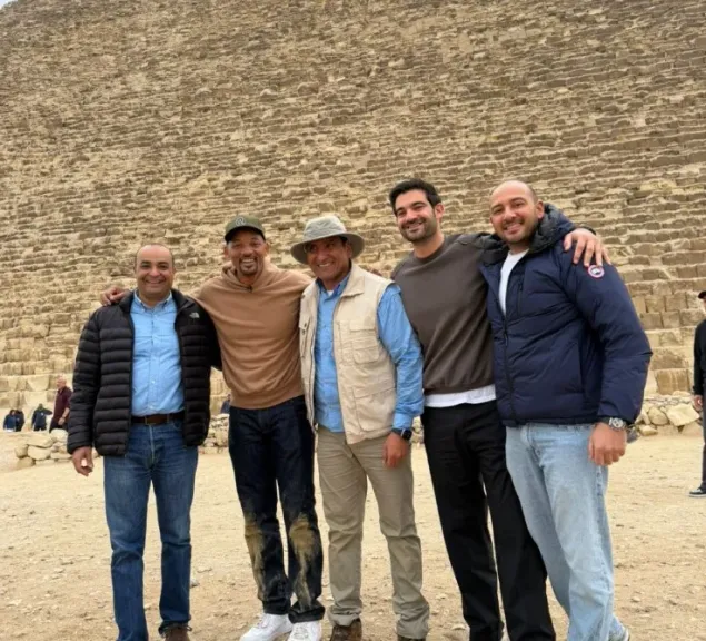 الممثل العالمي ويل سميث يزور أهرامات الجيزة خلال إجازته في مصر