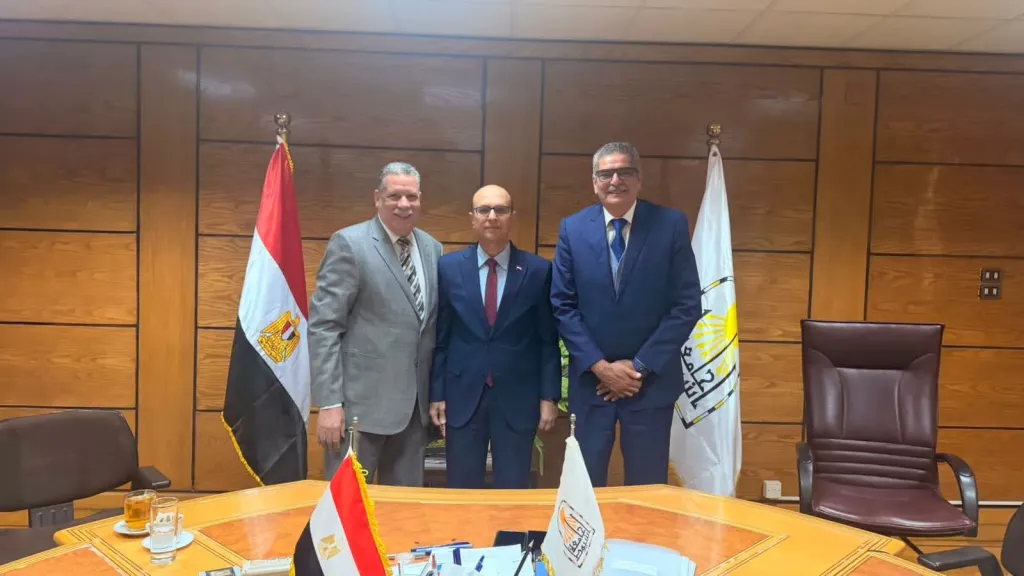 الدكتور المنشاوي يستقبل رئيس نادي أسيوط الرياضي ويبحث تعزيز التعاون