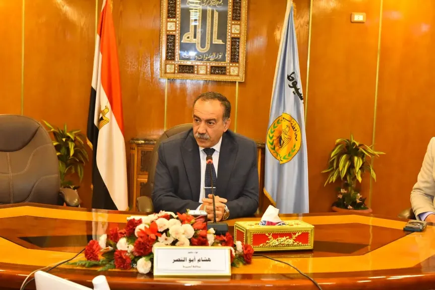 محافظ أسيوط يؤكد انتظام امتحانات الشهادة الإعدادية و78 ألفًا و508 طلاب