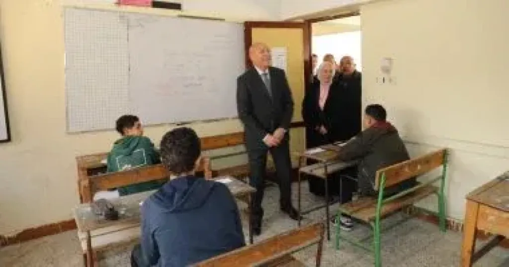 ​محافظ القاهرة يتفقد سير امتحانات الشهادة الإعدادية بروض الفرج