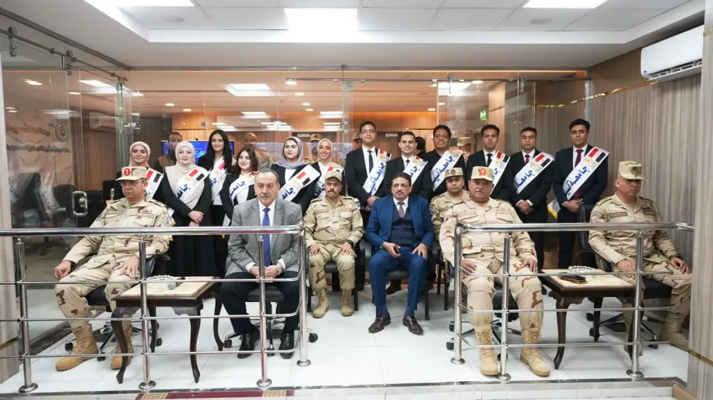 محافظ أسيوط وقائد قوات الدفاع الشعبي  يتفقدان مركز سيطرة الشبكة الوطنية