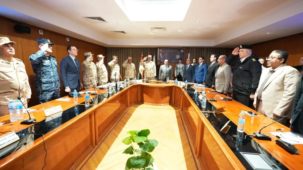 محافظ أسيوط وقائد قوات الدفاع الشعبي والعسكري يستعرضان الفكرة الاستراتيجية