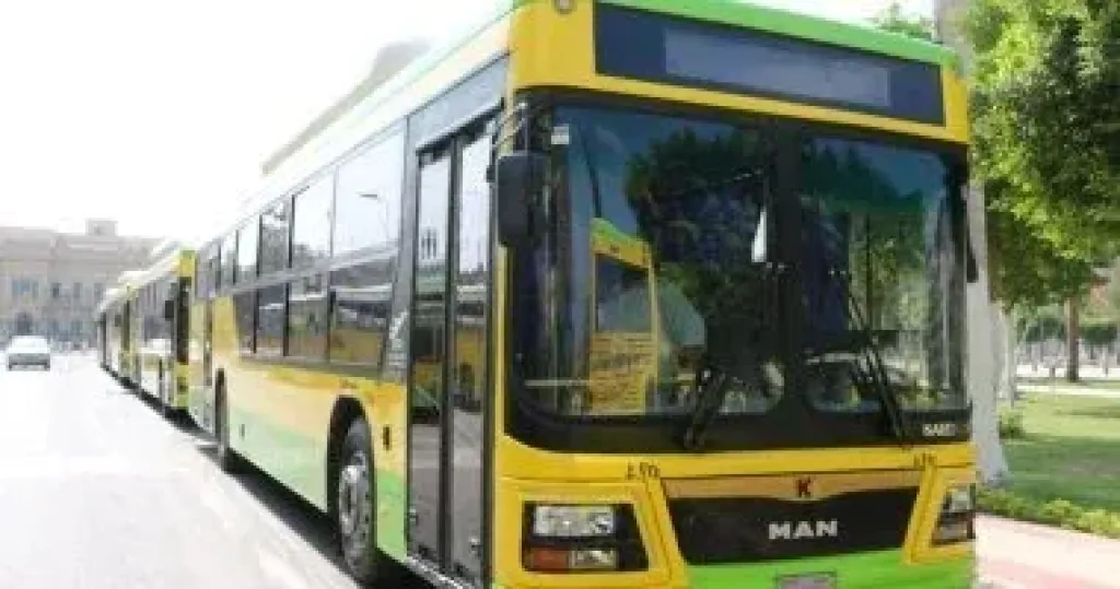 هيئة النقل العام تبدأ تطبيق المنظومة الإلكترونية للتذكرة على 300 أتوبيس