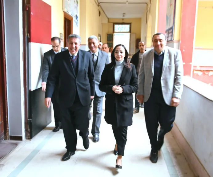 محافظ البحيرة تتفقد عددًا من اللجان بكفر الدوار لمتابعة سير الامتحانات