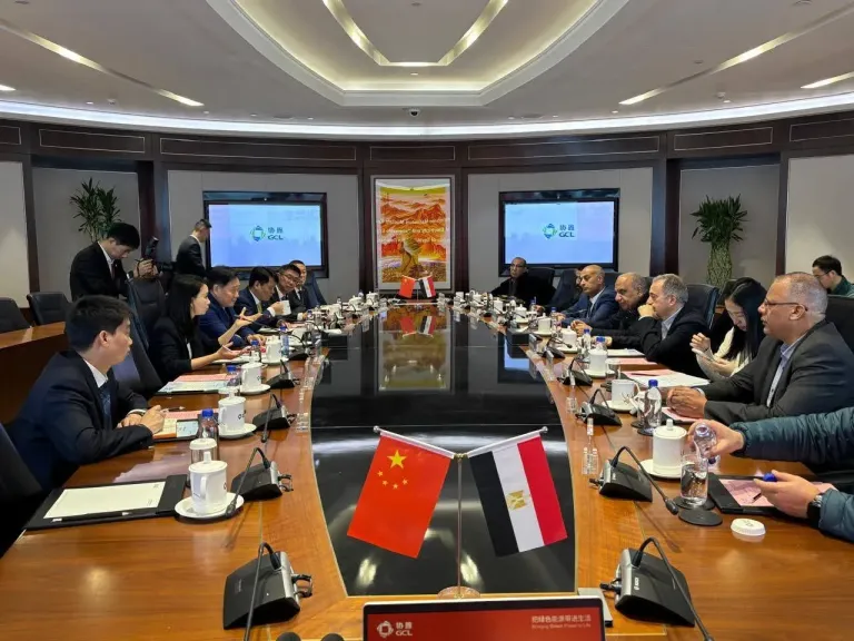 وزير الكهرباء يشهد مراسم توقيع اتفاقية تعاون لتوطين صناعة الخلايا الشمسية والوحدات الكهروضوئة