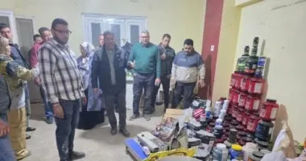 الجيزة تضبط منشأة مخالفة لتعبئة المكملات الغذائية مجهولة المصدر بالطالبية