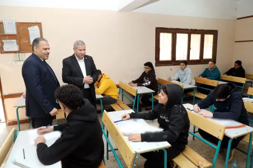 محافظ الشرقية يتفقد لجان الشهادة الإعدادية بمدرسة الناصرية الإعدادية بالزقازيق