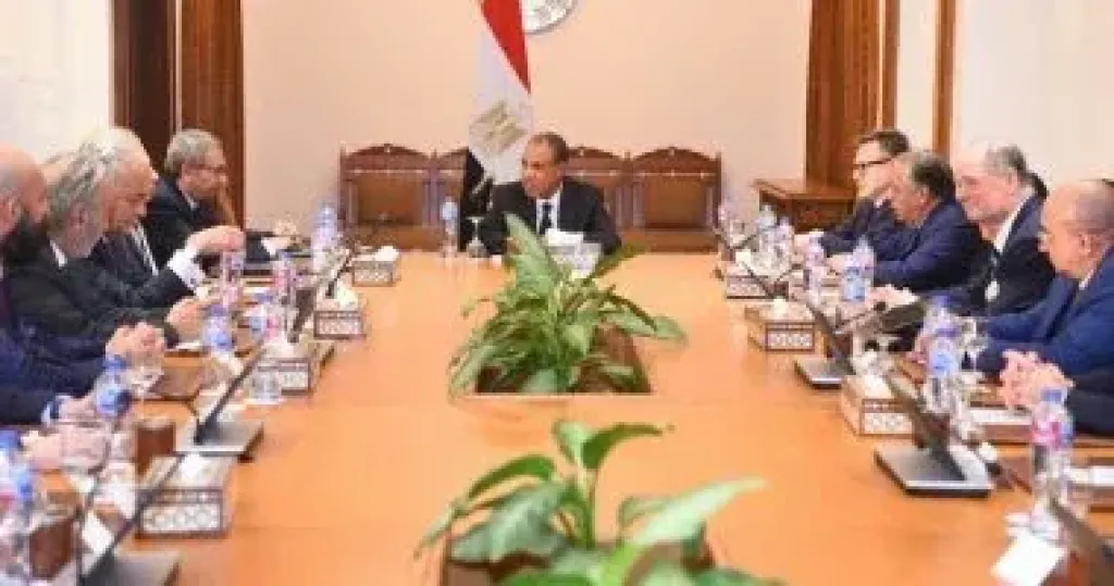 وزير الخارجية يستقبل وفدًا من رجال الأعمال الكنديين