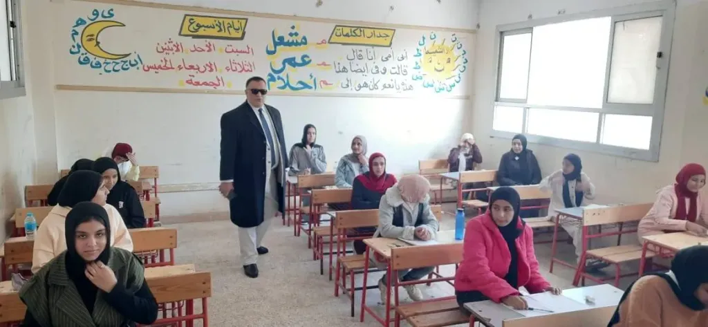 حاتم محمود مديرعام ادارة فاقوس التعليمية يكثف متابعة امتحانات الاعدادية