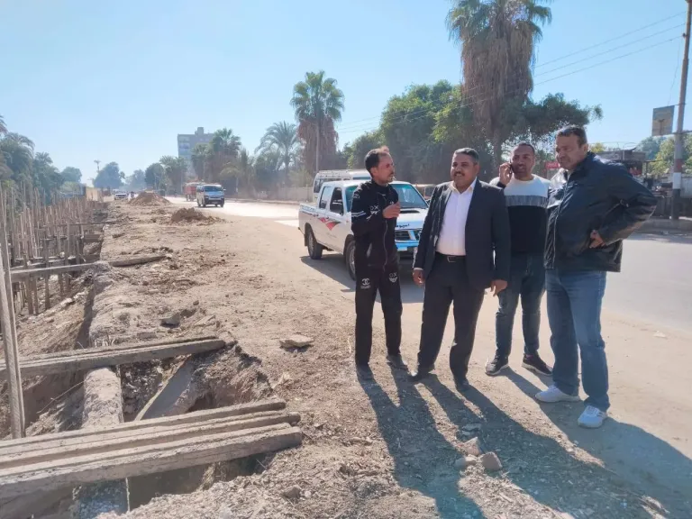 محافظ أسيوط يؤكد استمرار تطوير ورفع كفاءة مداخل المراكز… ورئيس مركز ساحل