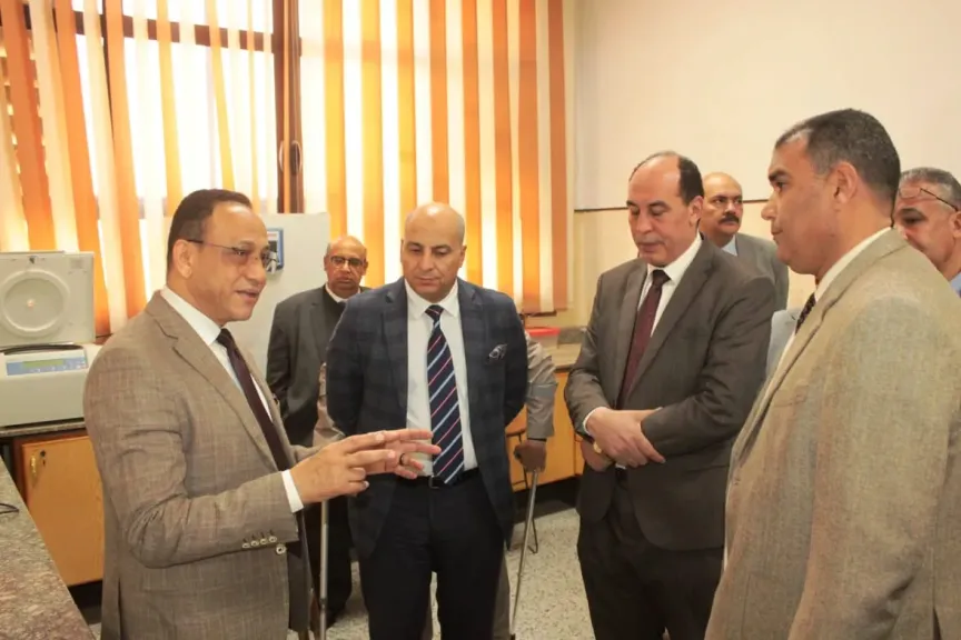 لجنة قطاع العلوم الأساسية بالمجلس الأعلى للجامعات تُقيّم إمكانيات الدراسة