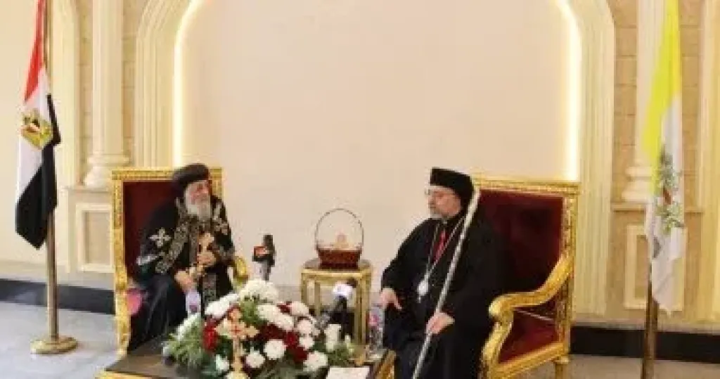 بطريرك الأقباط الكاثوليك يطمئن هاتفيًا على صحة البابا تواضروس الثانى