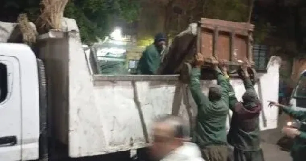 الجيزة تتحرك لوقف فوضى القمامة.. ضبط كارو وتروسيكلات ورفع 250 طن مخلفات