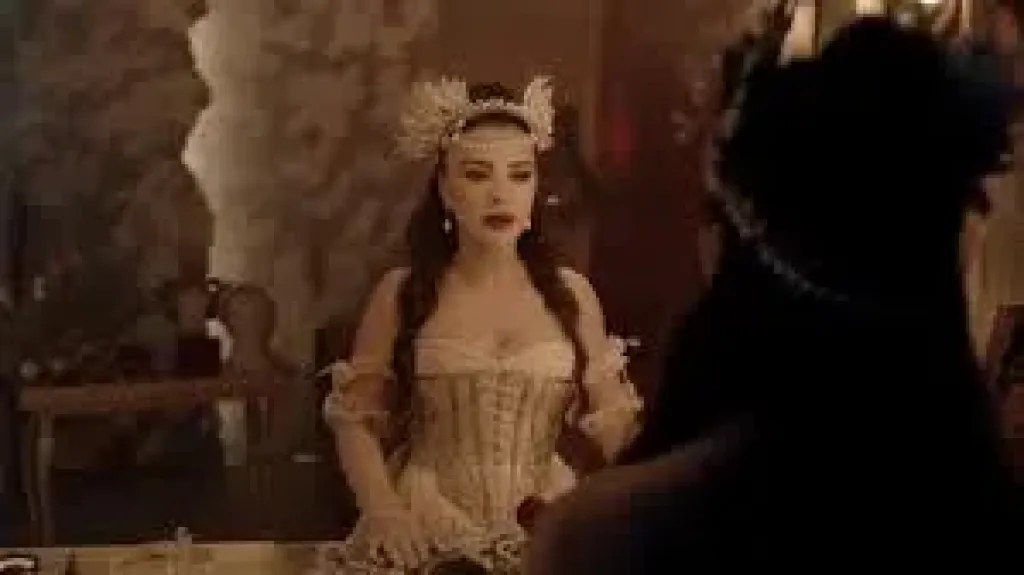 من دموع هادئة لضحكات شريرة، ماغي بو غصن تمر بتحولات نفسية في برومو ”بالحرام