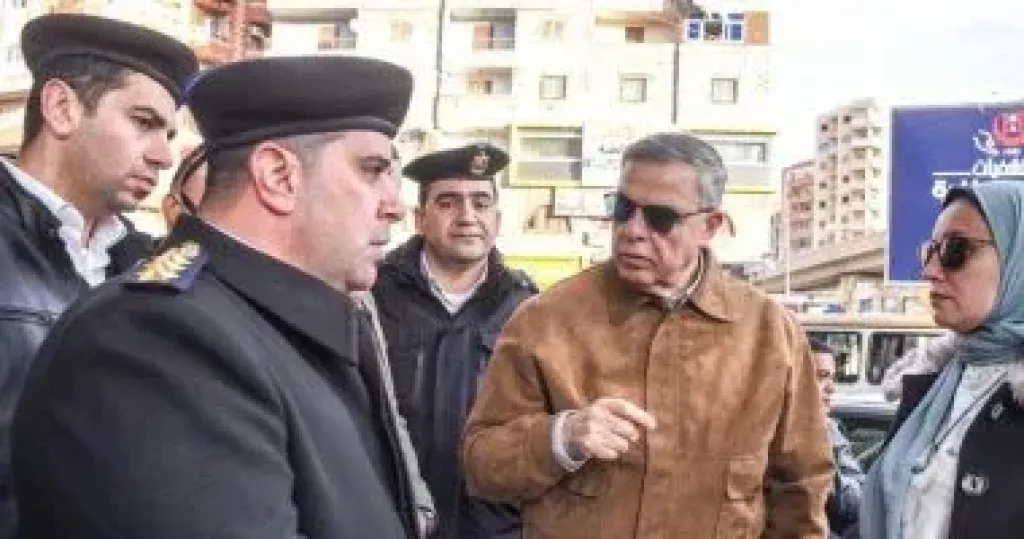 محافظ الإسكندرية من العجمى: الناس اللى قاعدة فى الحى مفيش حد يقيس التعدى على خطوط التنظيم