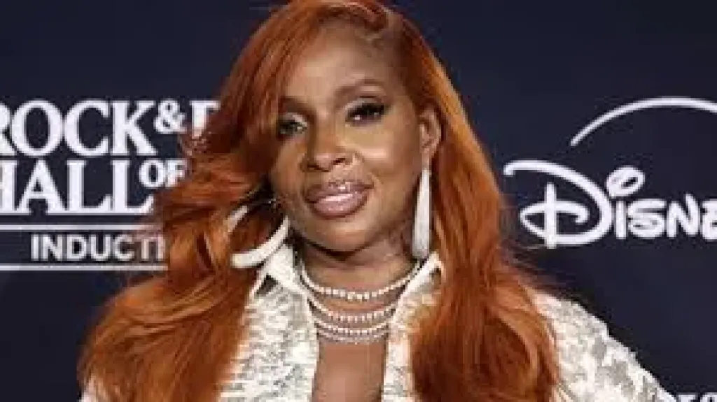 ماري جيه بلايج: رفضت أغنية Umbrella قبل عرضها على ريهانا