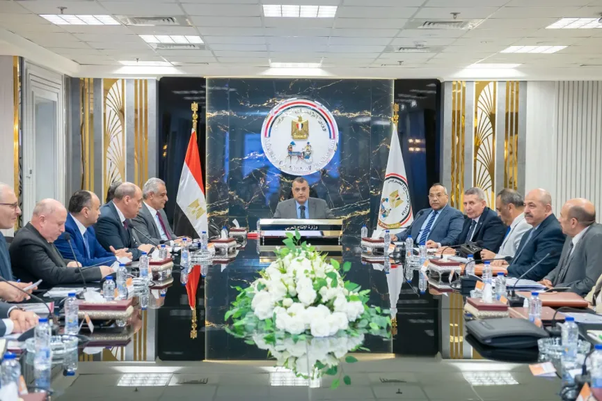 وزير الإنتاج الحربى يتابع الموقف النصف سنوى لموازنة (2025 / 2026)